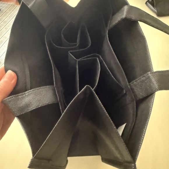 Early Mountain & Hazy Mountain Wine Bags (Great Condition) Multiple Sections - Picture 2 of 3